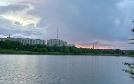 Похолодання та сильний вітер: погода на Хмельниччині 13 травня