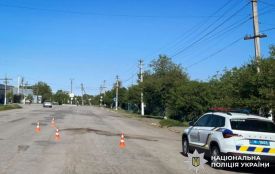 У Хмельницькому районі водійка збила пенсіонера заднім ходом