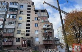 Мільйонний підряд і слід смертельної ДТП: кому довірять ремонт зруйнованого вибухом будинку в Хмельницькому