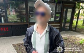 У Хмельницькому чоловік поцупив посилку з автомобіля поштової служби