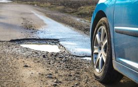 Погані дороги спричинили 12 аварій на Хмельниччині у 2025 році