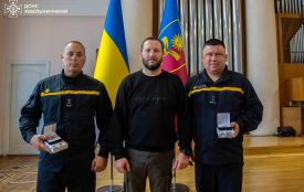 Двох рятувальників з Хмельниччини нагородили до Дня Героїв