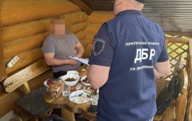 У Хмельницькому затримали власника готельного комплексу: обіцяв переведення в тил