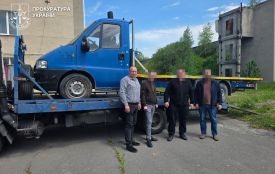 Прокурори Хмельниччини передали для ЗСУ конфісковане авто