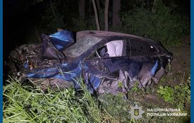 У Хмельницькому районі авто влетіло у відбійник: є травмовані