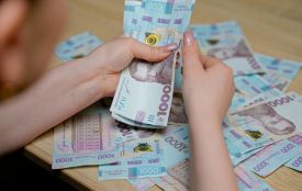 Скільки заробляють на Хмельниччині: найбільш і найменш оплачувані професії