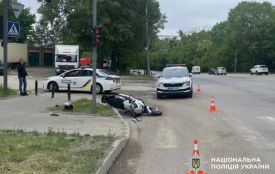 ДТП у Хмельницькому: госпіталізували мотоцикліста після зіткнення з авто