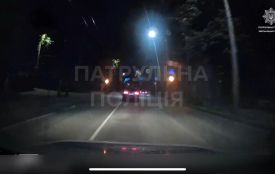 У Хмельницькому п’яний водій тікав від патрульних і врізався в електроопору