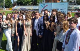 У Хмельницькому 232 випускники отримали відзнаки громади за успіхи у навчанні (ФОТО)