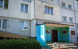 У Нетішині 73-річний чоловік ножем поранив сусідку: йому оголосили підозру