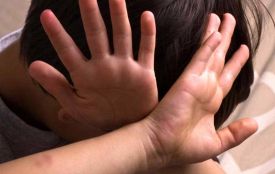 У Хмельницькому судили жінку, яка гантелями травмувала малолітнього сина: деталі