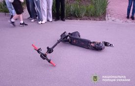 На Панаса Мирного неповнолітній на електросамокаті збив 7-річну дівчинку