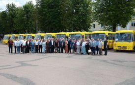 Громади Хмельниччини отримали 15 нових шкільних автобусів