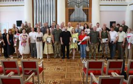 Військові, медики, волонтери: кого нагородили на Хмельниччині до Дня Конституції