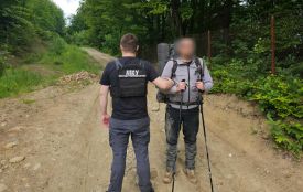На кордоні затримали жителя Хмельниччини, який вів чоловіка через гори