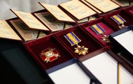 У Хмельницькому вручили державні нагороди родинам загиблих захисників (ІМЕНА)