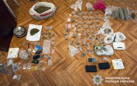 У Хмельницькому затримали групу наркодилерів: вилучили наркотиків на 3,3 мільйона