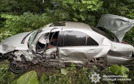 Поблизу Хмельницького зіткнулися три автомобілі: водія госпіталізували
