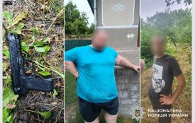 На Хмельниччині двоє чоловіків відкрили стрілянину на подвір'ї будинку