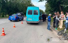 У Кам’янці мікроавтобус збив дитину на велосипеді