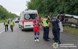 На Хмельниччині перекинувся автобус: серед пасажирів є діти