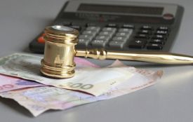 Хмельничанин через суд відсудив понад 137 тисяч гривень за невиплату зарплати