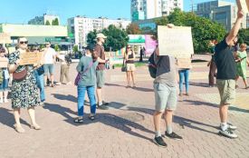 “Як новий міністр буде дзвонити Маску?”: думки учасників акції про кадрові зміни в міністерстві оборони