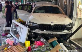 У Кам'янці 19-річний водій «BMW» протаранив квітковий кіоск