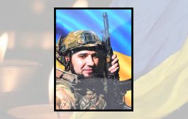 Пішов на війну в день свого 30-річчя: Шепетівка попрощалася з воїном Віктором Лавренюком
