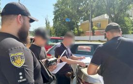 Обіцяли подвоїти перекази в TikTok: у Хмельницькому викрили «офіс» шахраїв