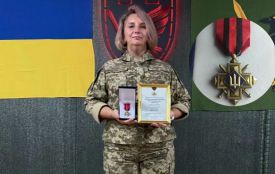 Драпатий нагородив «Золотим хрестом» військову з Хмельниччини