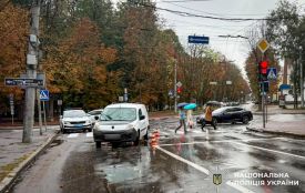 У центрі Хмельницького водій «Renault» збив жінку