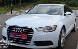 У Хмельницькому жінка хотіла переоформити авто, яке розшукує Інтерпол