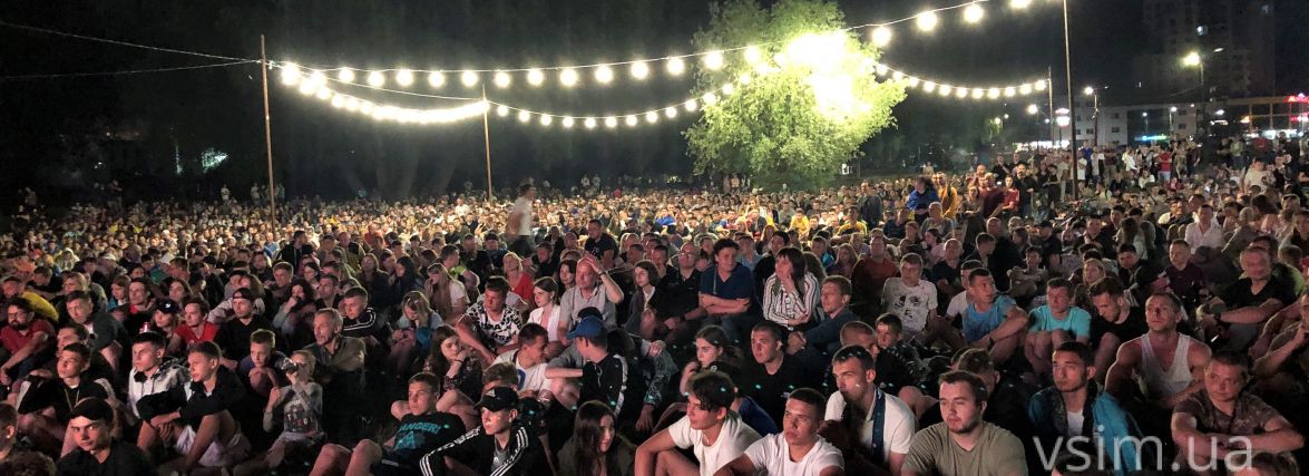 Україна перемогла. Як хмельничани вболівали за збірну на пляжі