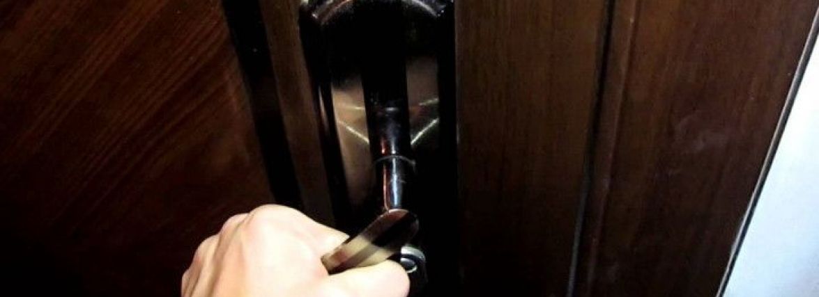 У зачиненій квартирі на Кам'янецькій знайшли мертву жінку