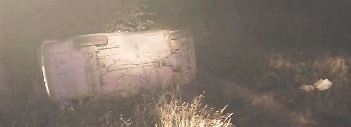 Вночі на Хмельниччині перекинувся «ВАЗ». Троє людей в лікарні