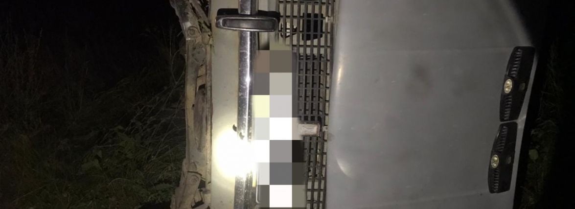 "ВАЗ" догори дном. В поліції розповіли деталі нічної ДТП на Хмельниччині