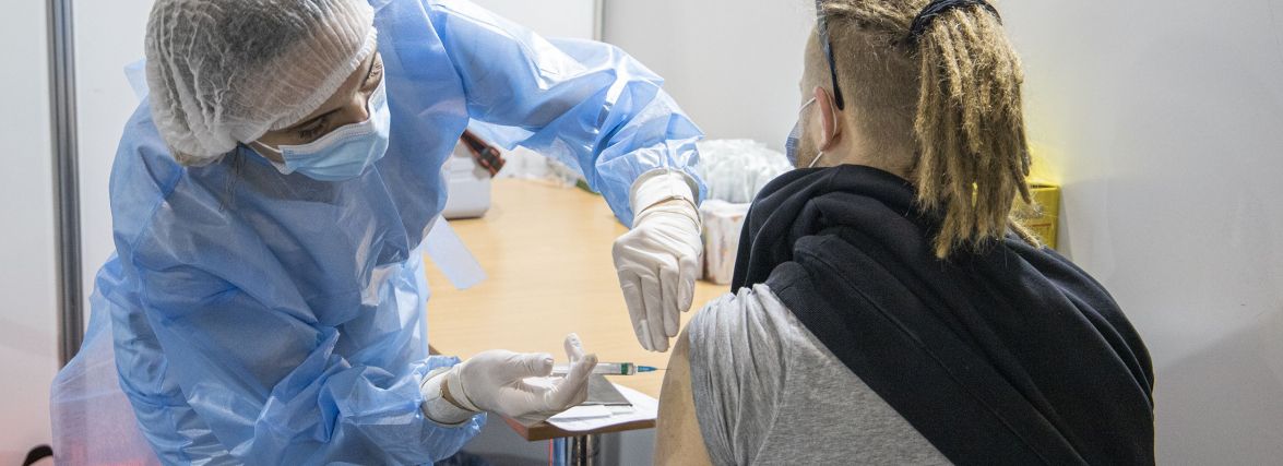 Новий рекорд: за добу від COVID вакцинувались 109 тисяч українців
