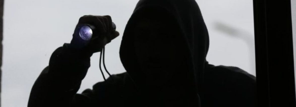 На Хмельниччині чоловік прикинувся власником загублених ключів і «обчистив» квартиру