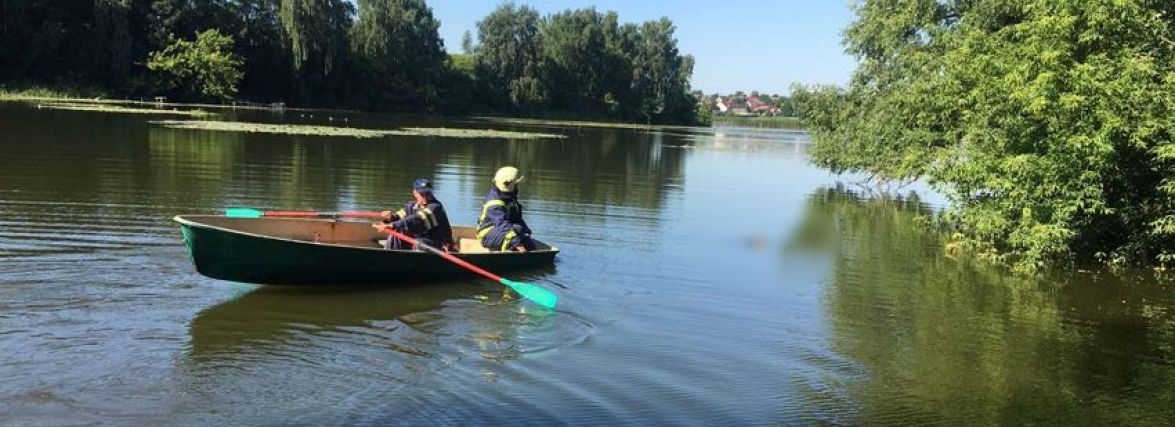 З річки на Хмельниччині дістали тіло чоловіка