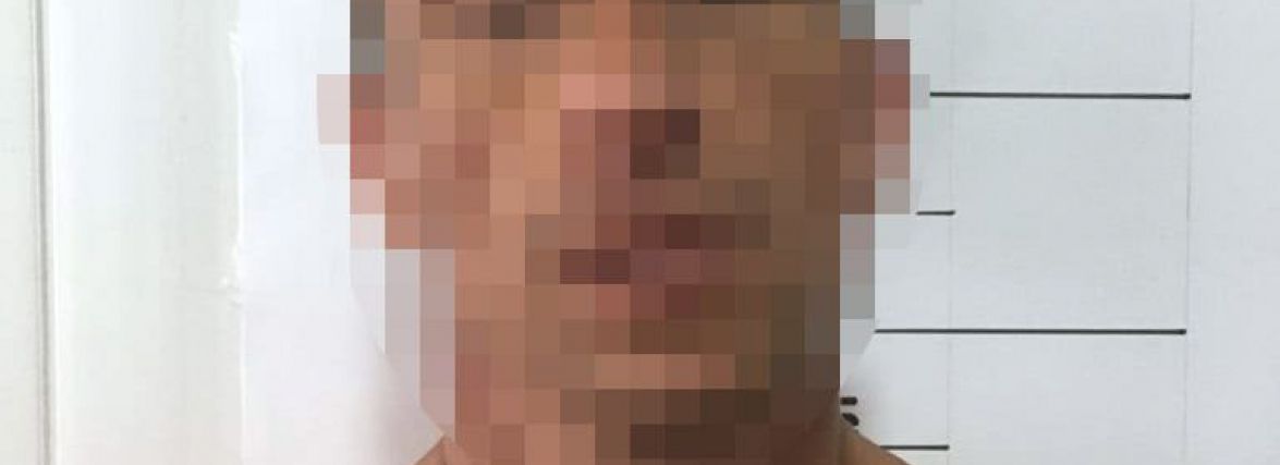 Втікав полем. На Хмельниччині зловили чоловіка, який серед вулиці пограбував жінку