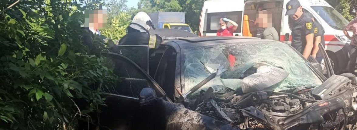 У Хмельницькому районі зіткнулись «Mercedes» і «Toyota». Одна людина загинула