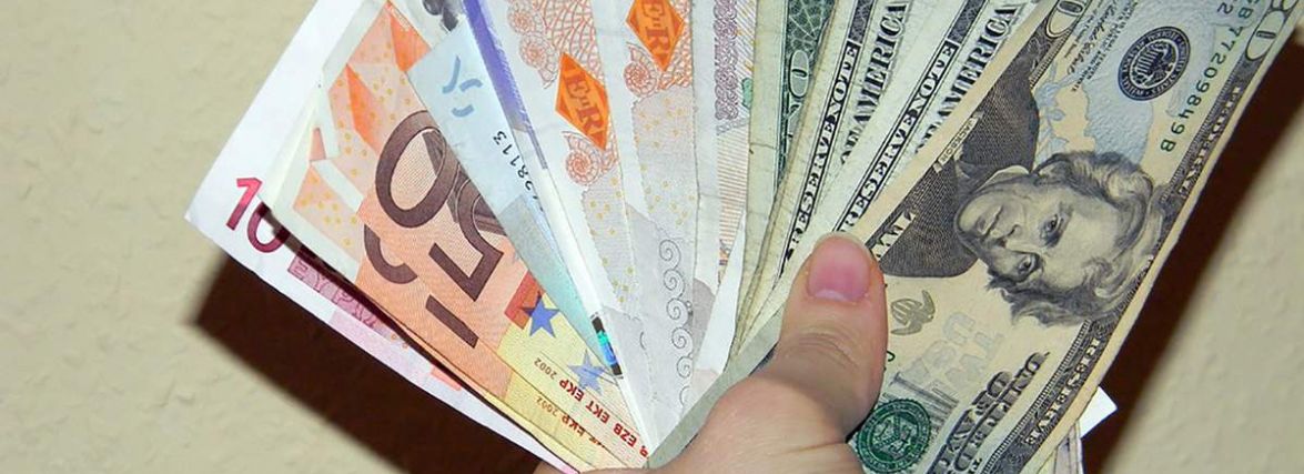 Долар і євро здешевшали: курс валют на 18 липня