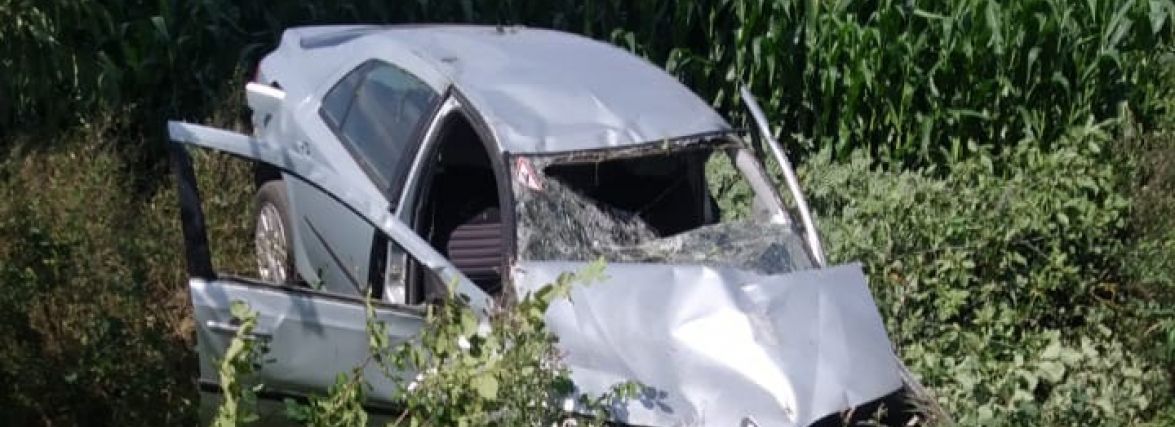 Хмельничанка на «Renault» злетіла в кювет. 22-річний пасажир в реанімації