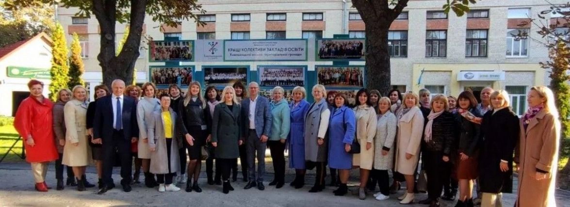 На Хмельниччині призначили премії кращим освітянам: хто у списку