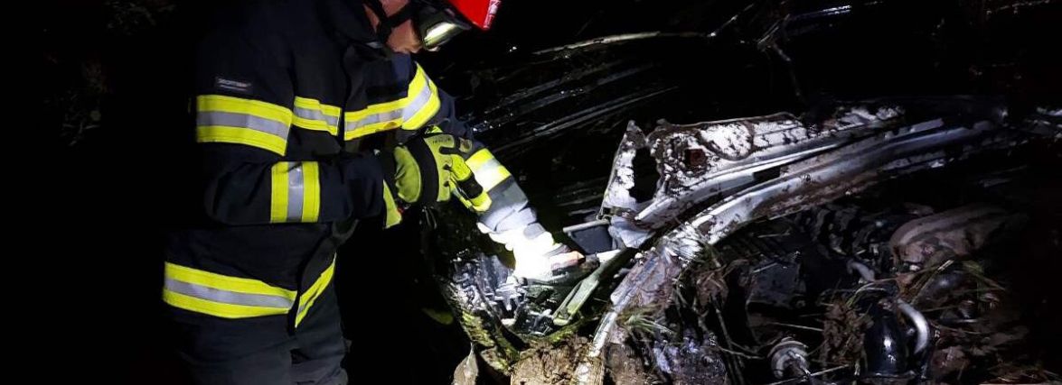 Поблизу Хмельницького «Mercedes» перекинувся і злетів в кювет