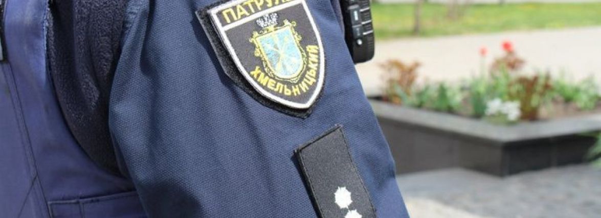 Пошкодили припарковані авто. Патрульні шукають свідків трьох ДТП