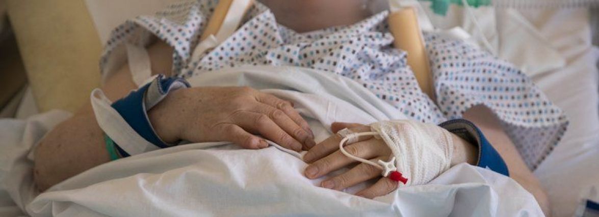 На Хмельниччині померло семеро хворих з COVID. Наймолодшій жінці було 42 роки