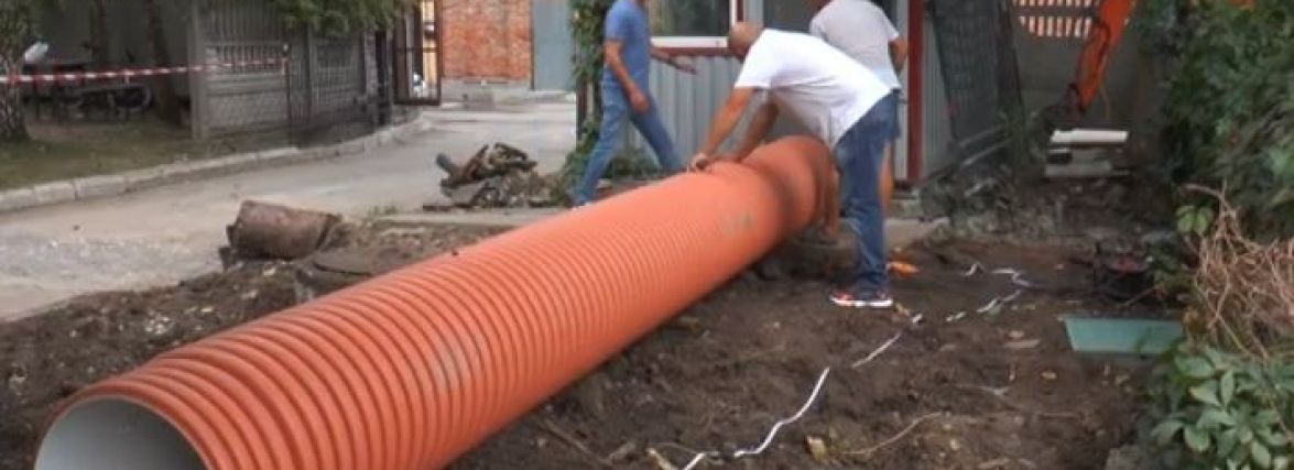 Не витримала зливи. На Парковій встановлюють нову водостічну систему