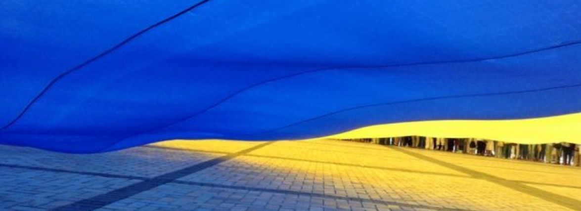 Між Хмельницьким і Тернополем розгорнуть найдовший прапор України
